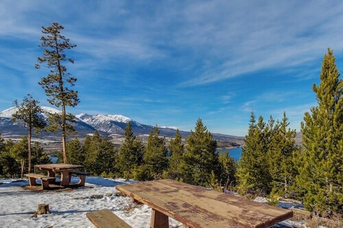 Dog-Friendly, Walkout Basement Getaway w/ Mountain Views - Close to Ski Slopes