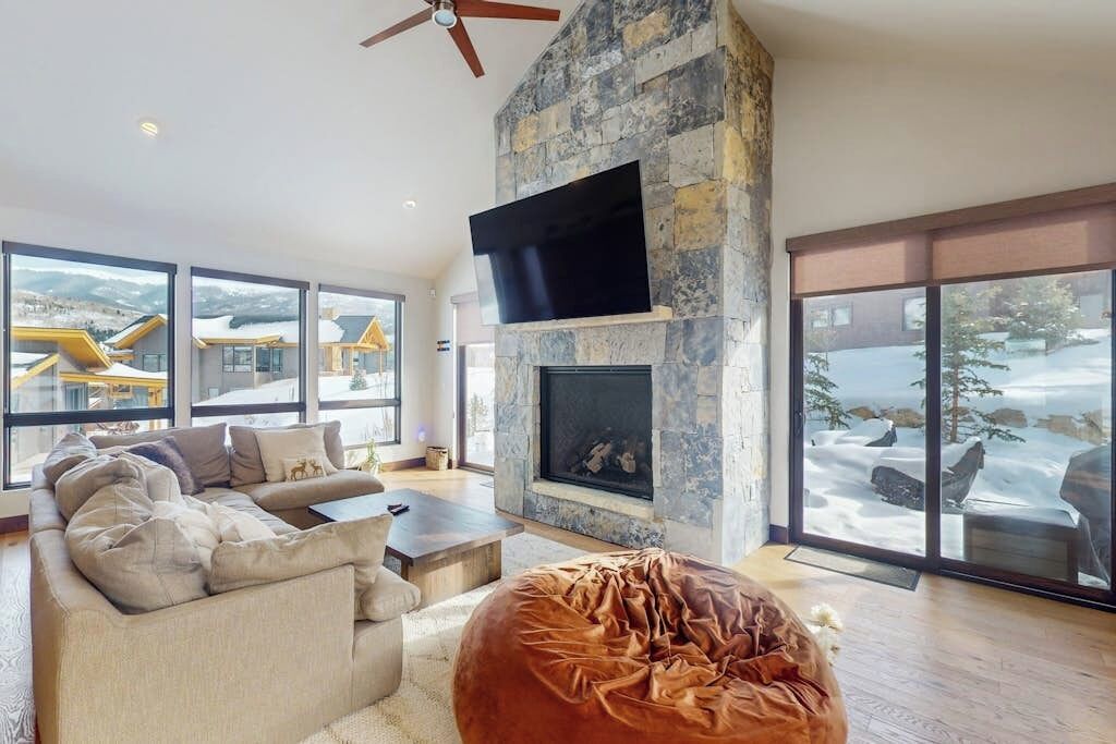 TV, fireplace, ping pong
