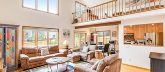 Mountain House + Loft w/Free WiFi, Enclosed Patio, Gas Grill, Cable