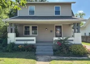 A two-story house with a front porch, a small front yard, and a mailbox. - Book your “home away from home” & comfortable stay in the heart of Dayton (Dayton)