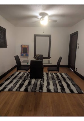 Interior - Book your “home away from home” & comfortable stay in the heart of Dayton (Dayton)