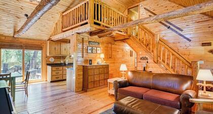 Dog-Friendly Cabin w/ Washer/Dryer, WiFi, & Firepit - Steps From the Rio Grande