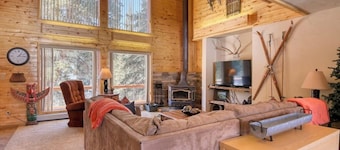 Large and Beautiful Home located on the Rio Grande River w/WiFi/Game Room & W/D