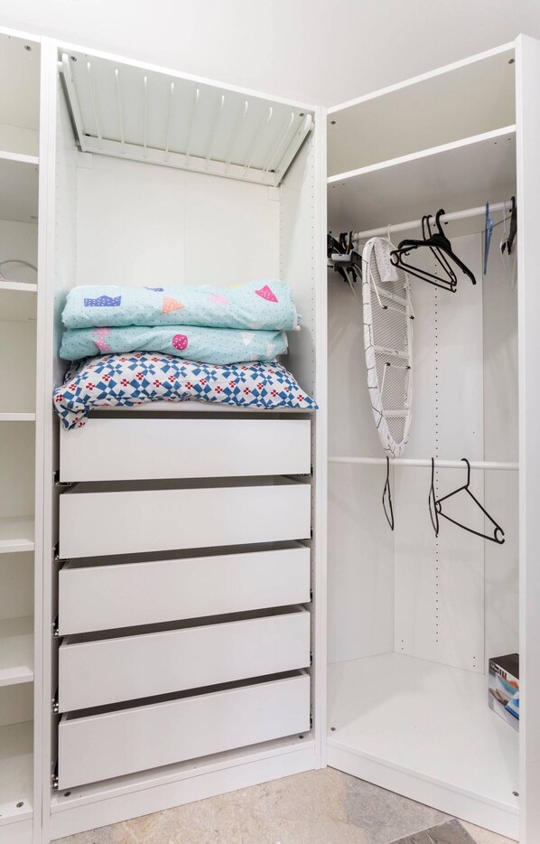 Studio | Interior - Tranquil Studio Flat Bella Vista (Sydney)