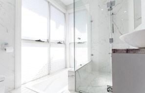 Studio | Bathroom - Tranquil Studio Flat Bella Vista (Sydney)