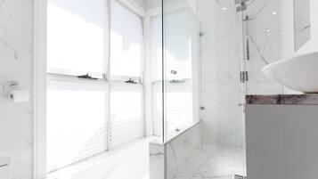 Studio | Bathroom