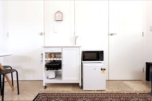 Studio | Interior - Tranquil Studio Flat Bella Vista (Sydney)