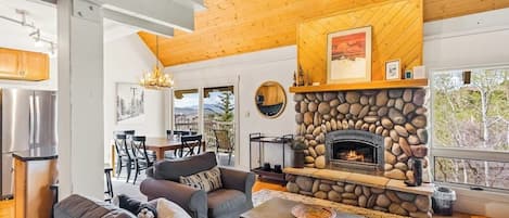TV, fireplace, stereo