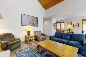 A living room with a sofa, two armchairs, a coffee table, and a rug. - Luxurious Townhome Featuring a Shared Pool and Shuttle (Steamboat Springs)