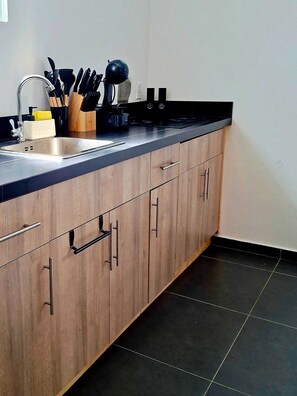 Private kitchen - Charming 3-bedroom, 2-bathroom house with AC in quiet neighborhood in Curaçao (Willemstad)