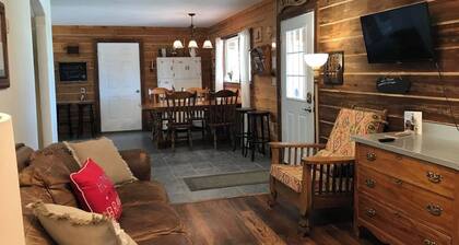 Rustic and charming dog-friendly mountain retreat with deck, W/D, & amazing view