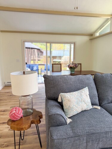 Adorable 2-bedroom cottage less than half a mile from breathtaking Moody Beach