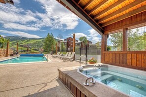 Pool - Top Floor Loft with Free WiFi, Shared Pool & Hot Tub - Steps to Gondola Square (Steamboat Springs)