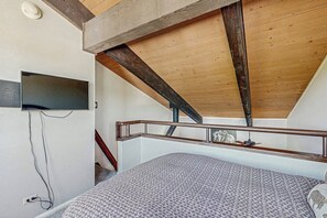 Iron/ironing board, free WiFi, bed sheets - Top Floor Loft with Free WiFi, Shared Pool & Hot Tub - Steps to Gondola Square (Steamboat Springs)