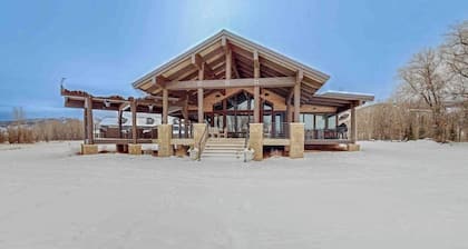 Sunlit Lodge on the Elk River with Water Access & Firepit - Great for Fishing
