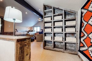 TV, fireplace