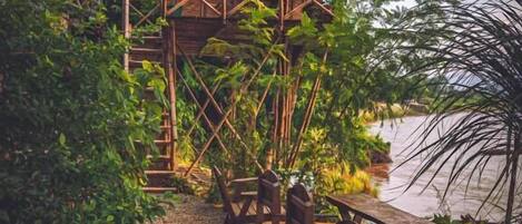 Tree House by the River with Patio | Outdoor dining