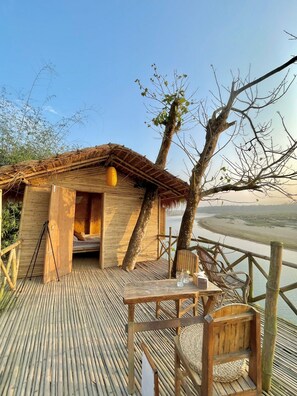 Outdoor dining - Happy Lemon Tree Lodge (Ratnanagar)