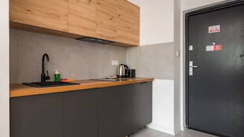 Fridge, stovetop, dishwasher, toaster