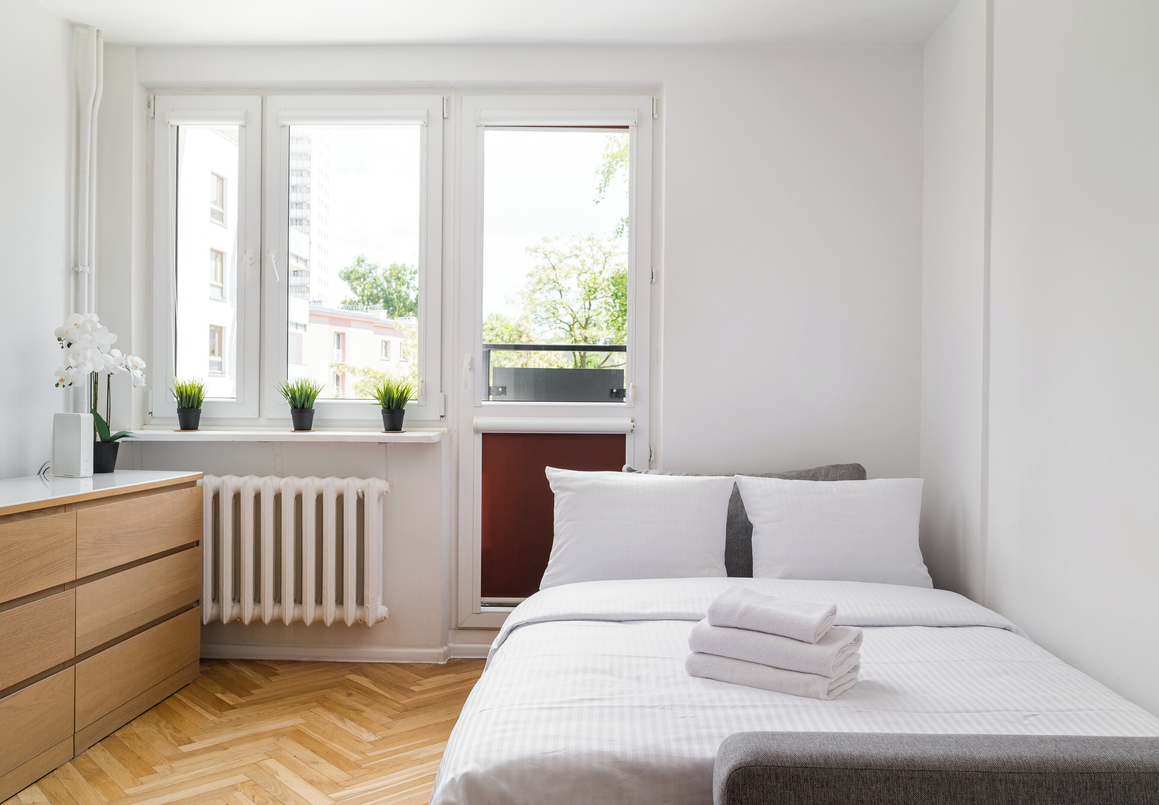 Iron/ironing board, WiFi, bed sheets