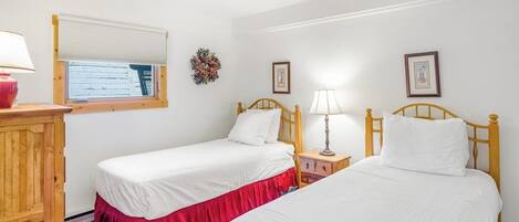2 bedrooms, iron/ironing board, free WiFi