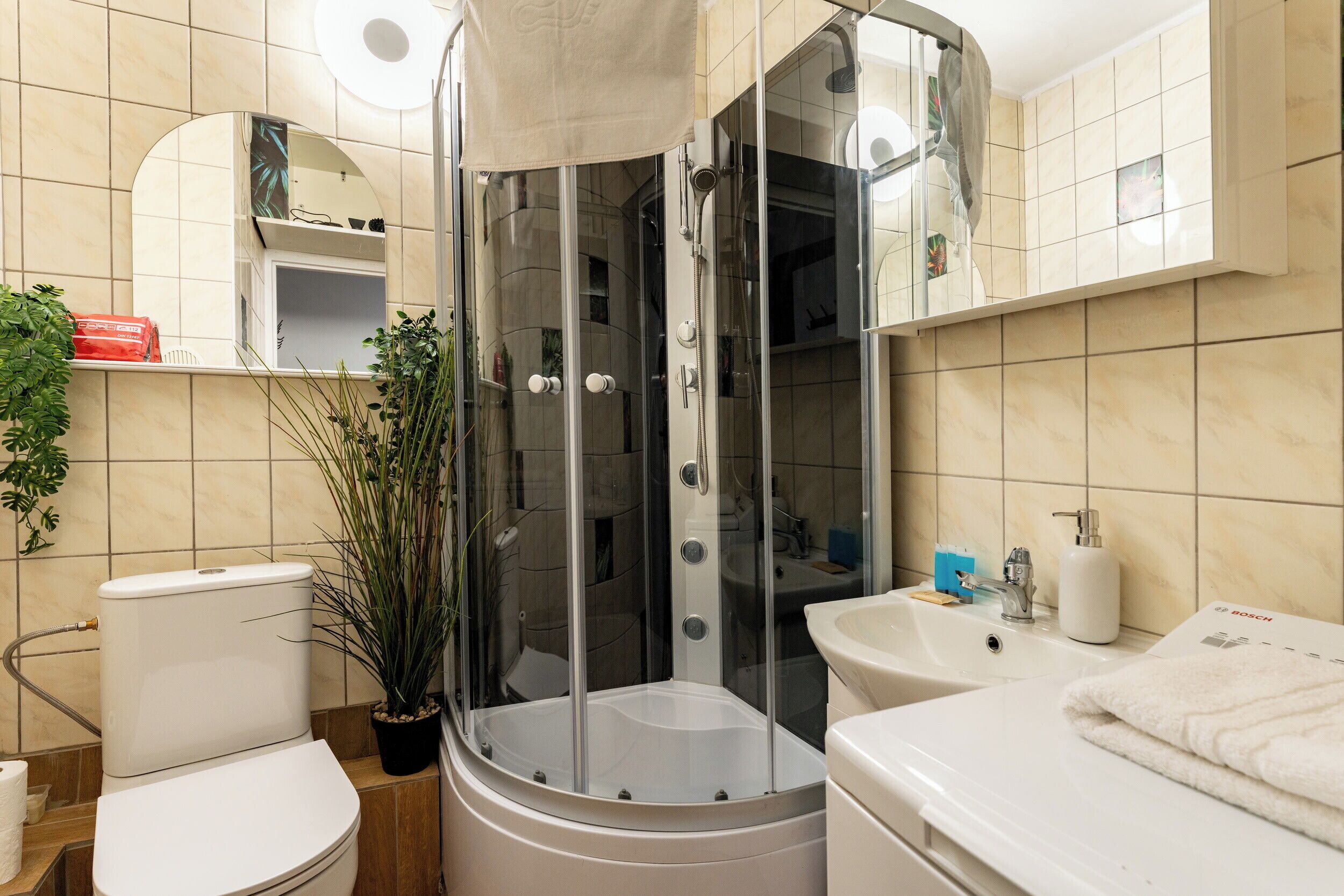 Dusche, Haartrockner, Handtücher