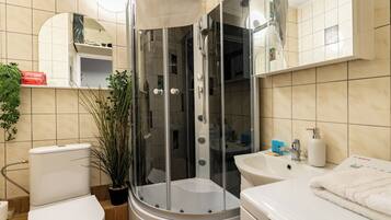 Dusche, Haartrockner, Handtücher