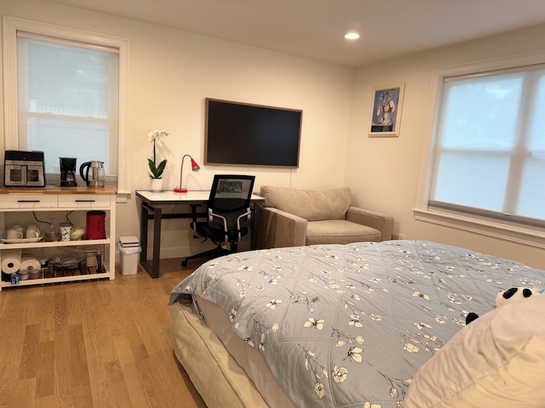 Private Suite With Full Bath & Separate Entrance Close To Tufts University - Middleton, MA