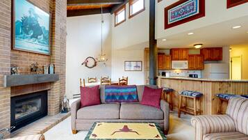 TV, fireplace, DVD player, stereo
