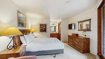 2 bedrooms, desk, iron/ironing board, travel crib