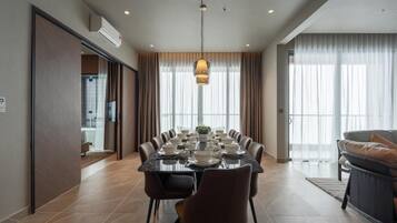 Presidential Apartment, Balcony | Tempat makan