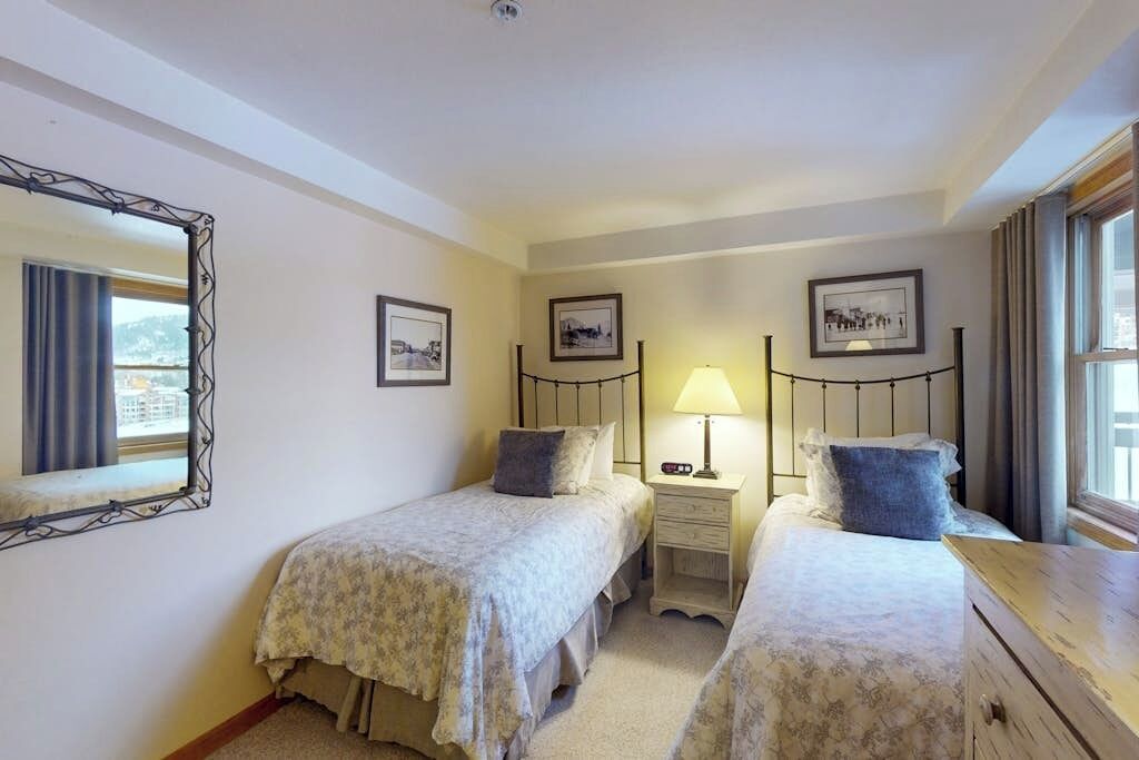 Iron/ironing board, travel crib, free WiFi, bed sheets