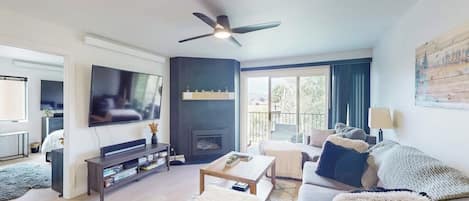 TV, fireplace