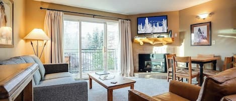 Televisión y chimenea