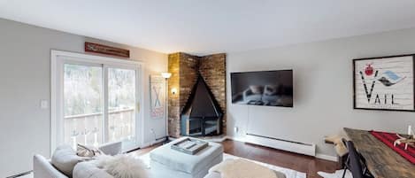 TV, fireplace