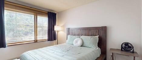 Desk, free WiFi, bed sheets