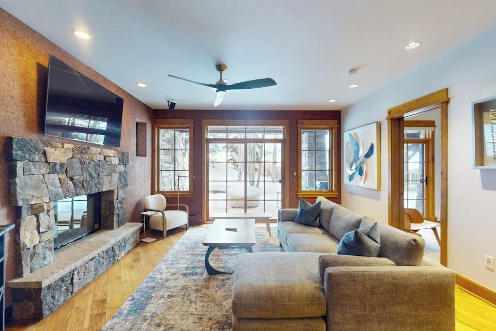 TV, fireplace, DVD player