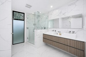 Shower, towels, soap, toilet paper - (Beverly Hills)