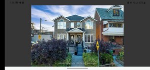 Exterior - 20 mins to fifa (Toronto)