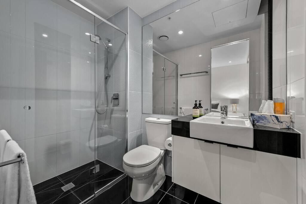 Deluxe Apartment, Balcony | Bathroom