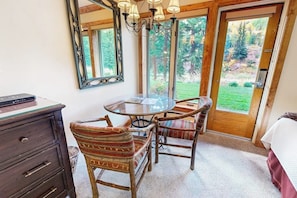 Dining - Ski-in/out, mountain view studio w/ fast WiFi & shared pool, hot tubs, laundry (Vail)