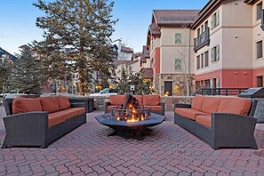 Terrace/patio - Ski-in/out, hotel-style studio w/ high-speed WiFi & shared pool, hot tubs, W/D (Vail)