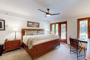 Iron/ironing board, free WiFi, bed sheets - Ski-in/out, mountain view studio w/ high-speed WiFi & shared pool, hot tubs, W/D (Vail)