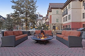 Terrace/patio - Hotel-style, ski-in/out studio with fast WiFi and shared pool, hot tub, laundry (Vail)