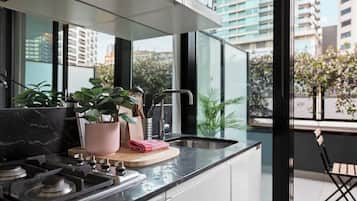 Fridge, microwave, oven, stovetop