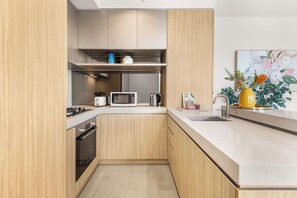 Fridge, microwave, oven, stovetop - Executive apt. +views +parking in beachside resort (Port Melbourne)