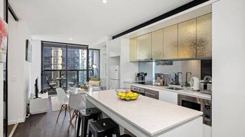 Fridge, microwave, oven, stovetop