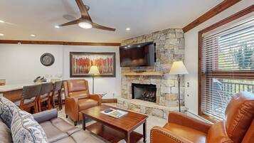 Smart TV y chimenea