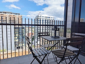 Outdoor dining - Nora - Superb designer style *WIFI Parking (Melbourne)