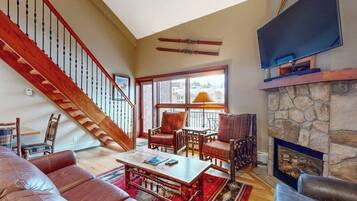 Smart TV, fireplace